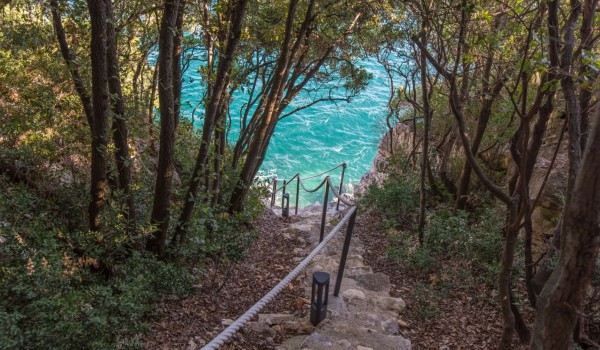 Private path to the sea in a Croatia luxury seafront villa Eden Land with private pool and jacuzzi in Istria