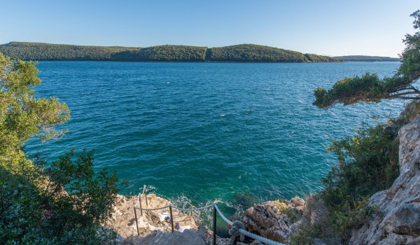 Private path to the sea in a Croatia luxury seafront villa Eden Land with private pool and jacuzzi in Istria