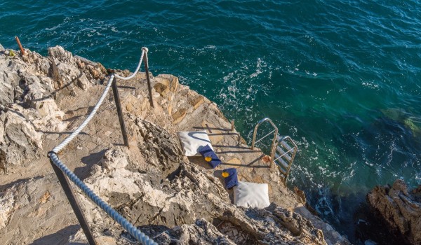 Private path to the sea in a Croatia luxury seafront villa Eden Land with private pool and jacuzzi in Istria