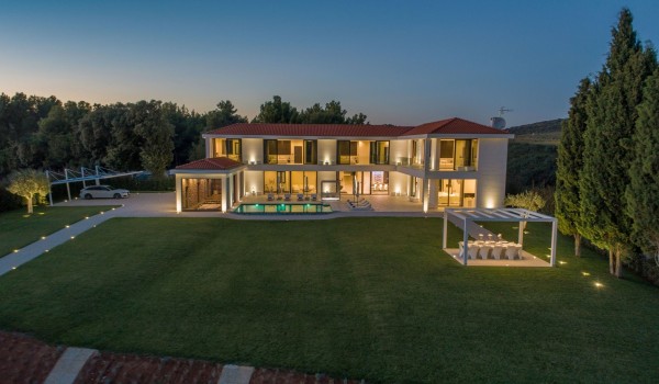 Night view of a Croatia luxury seafront villa with private parking and sauna in Istria