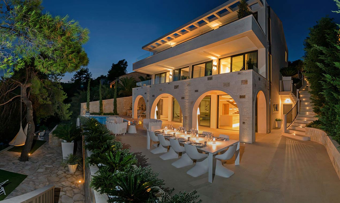 BRAC LUXURY VILLAS - Luxury Villa Silvery Moon with the pool and gym by the sea