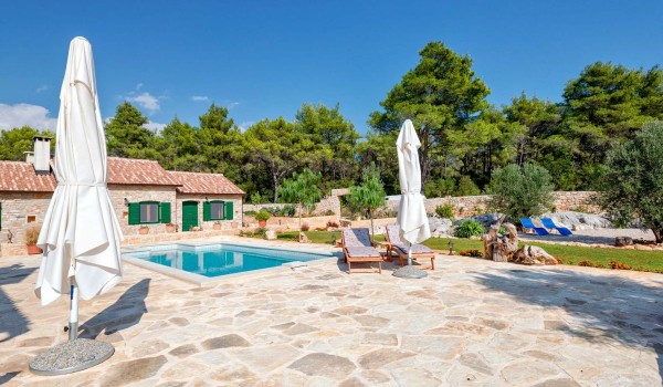 Luxusvilla Stone Heritage Hvar mit beheiztem Pool