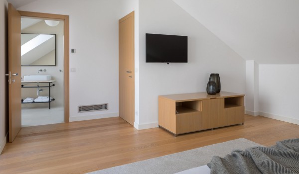 Airy bedroom with King-size bed and en suite bathroom in family luxury villa Sutivan by the sea with private pool.