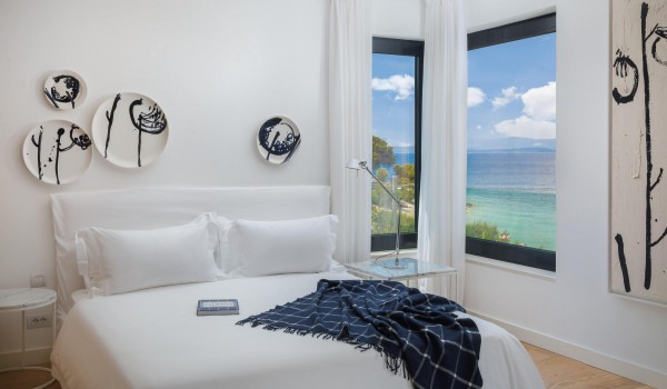 Airy bedroom with King-size bed and en suite bathroom in family luxury villa Sutivan by the sea with private pool.