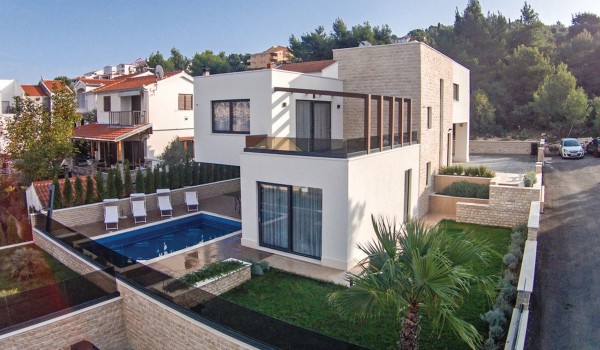 Private fenced terrace with pool of the Croatian holiday luxury villa Trogir 2 on Ciovo