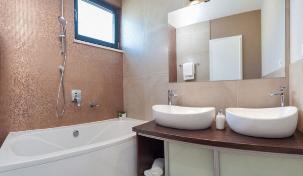 Bathtub in a bathroom of a Croatia luxury villa Trogir 2 for vacation and rent on Ciovo