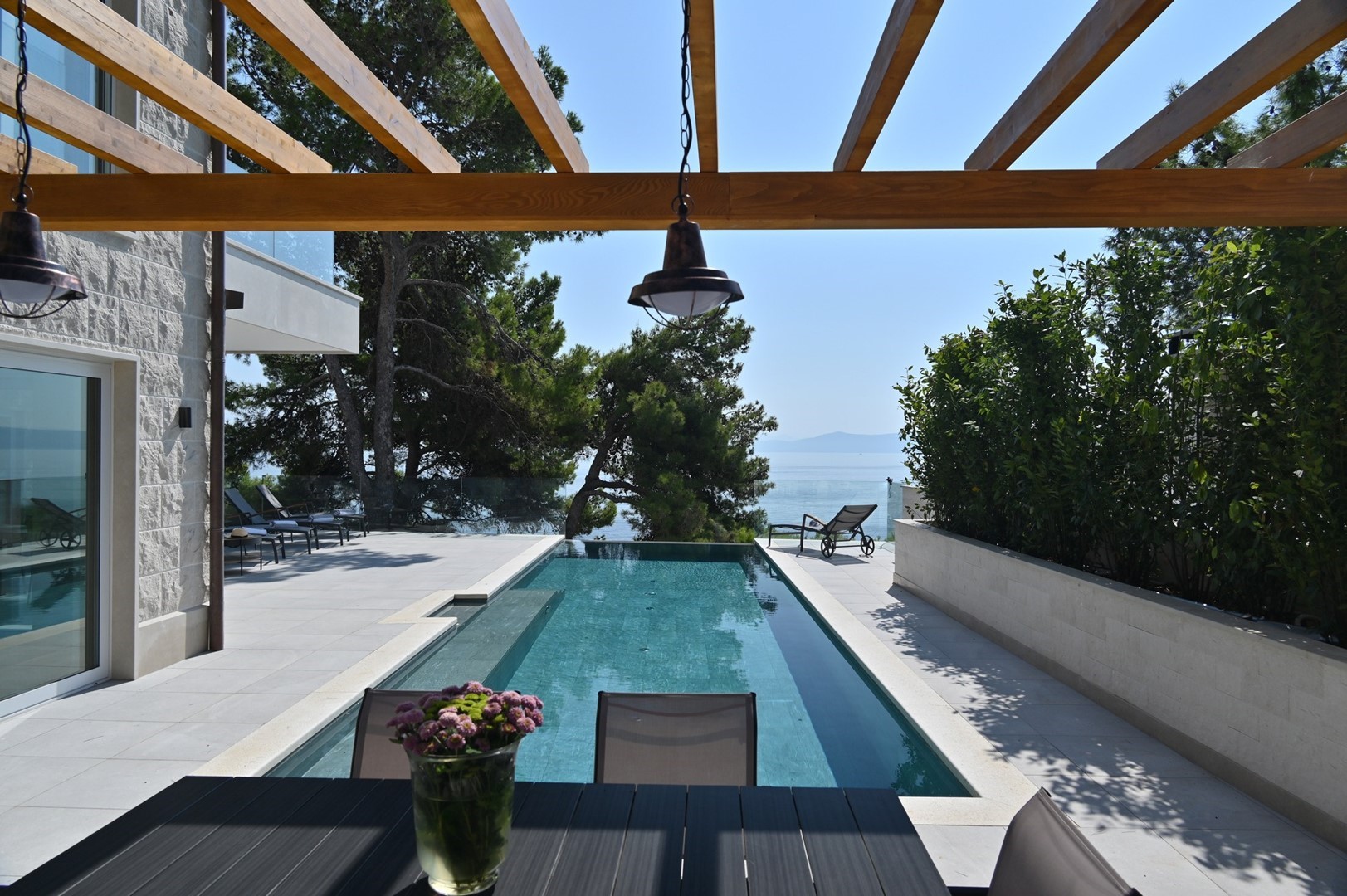 BRAC LUXURY VILLAS - Luxury Villa White Bellezza with the pool by the sea