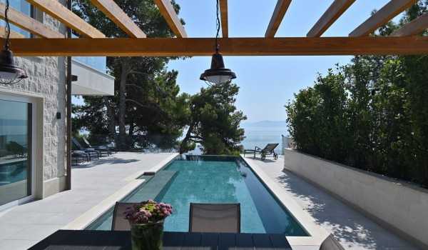 Luksuzna vila White Bellezza s bazenom