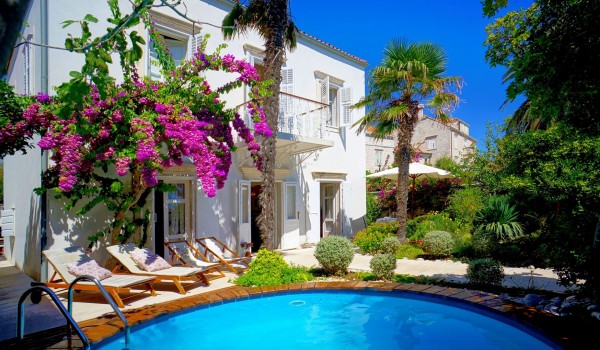 Vila Beach House Orebić s bazenom na plaži
