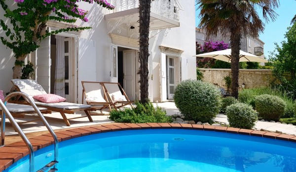 Outdoor terrace with sunbeds and private pool in a rental  Croatian luxury villa in Orebic