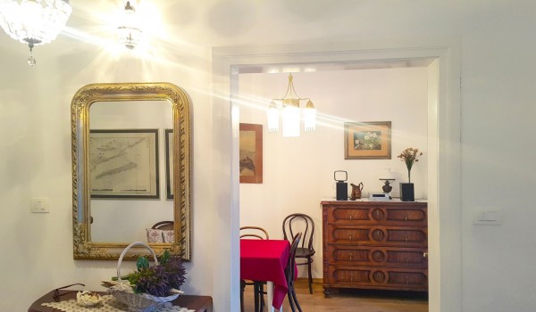 The interior of the villa Beach House Orebic with pool with a wooden chest of drawers, a table and a mirror