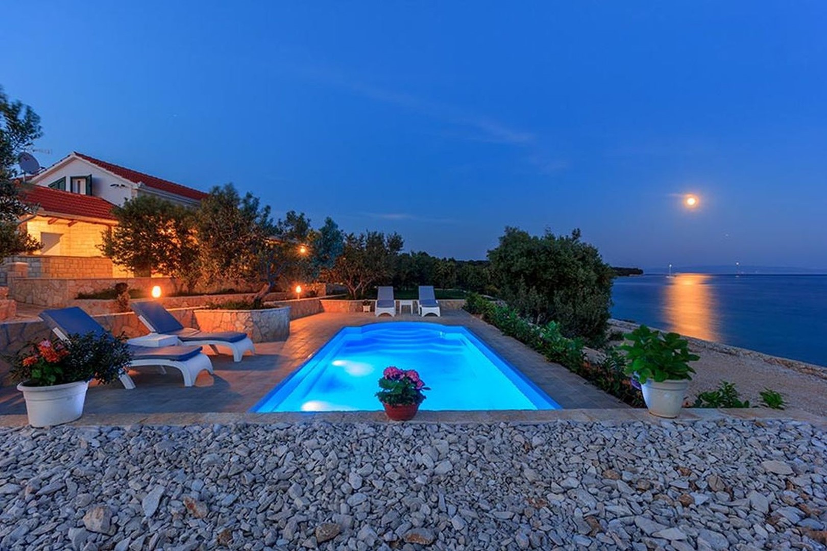 TROGIR PОСКОШНЫЕ ВИЛЛЫ - Роскошная Вилла Dalmatino Trogir с бассейном на пляже 