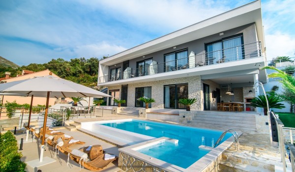 Croatian luxury holiday Dubrovnik villa Grandiosa with concierge service and private pool with total privacy