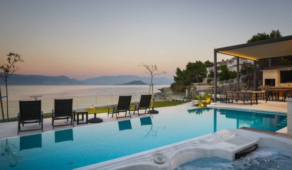 Luksuzna vila Paradise Ciovo s bazenom na plaži