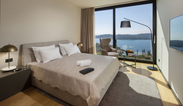 Master bedroom of Croatia luxury family villa with king-size bed and SMART TV for vacation and rent