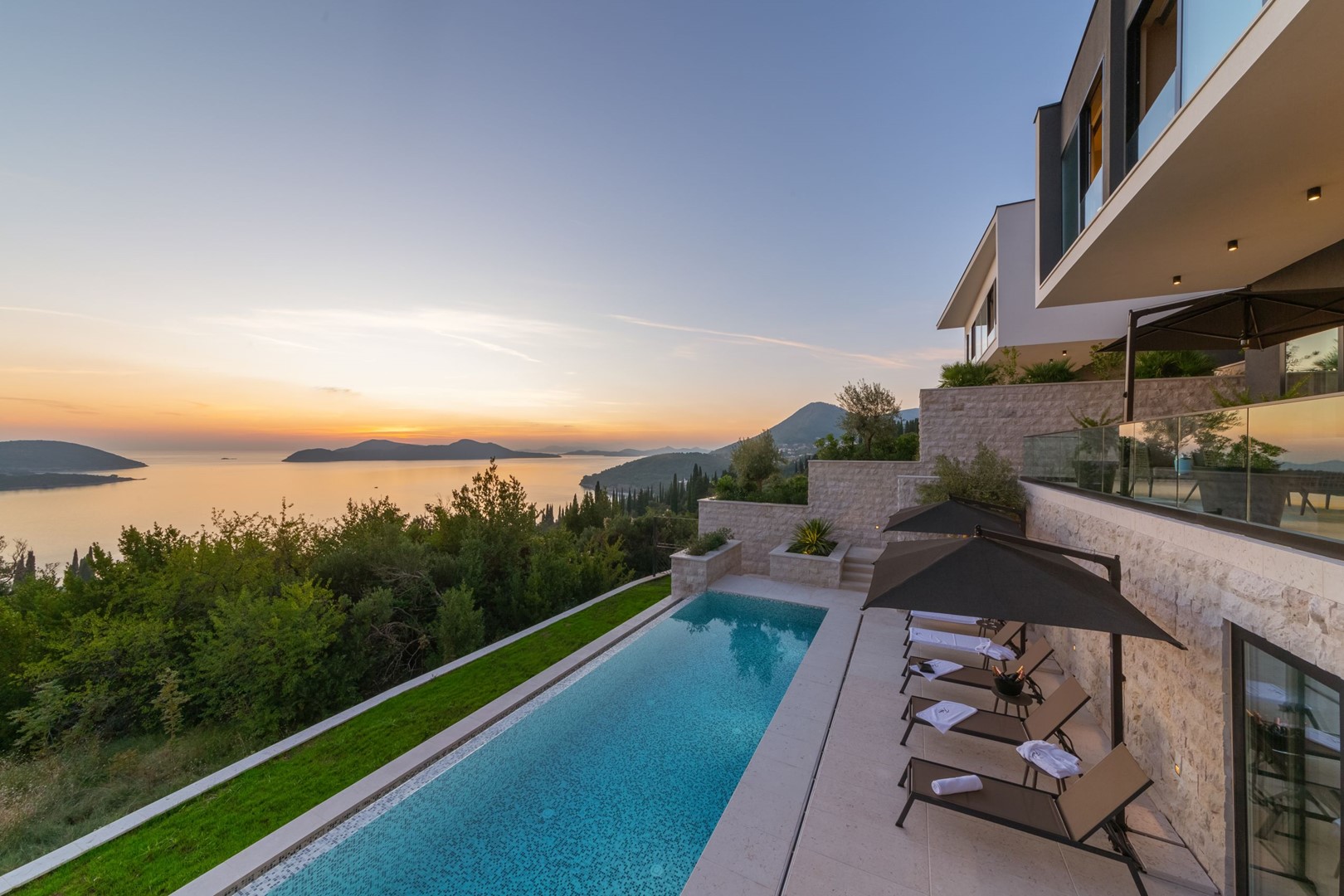 Luxury villa Frida in Croatia with private terrace with pool and concierge service for vacation and rent with friends and family near the beach