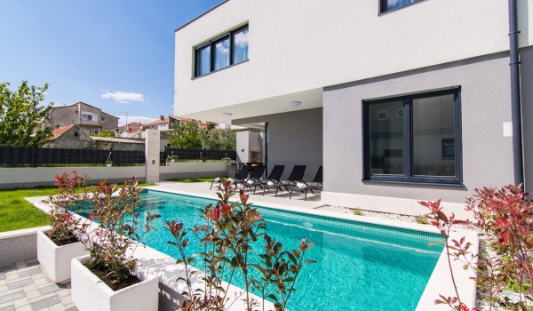 Luxusvilla Split Lady 1 mit Pool in Meeresnähe