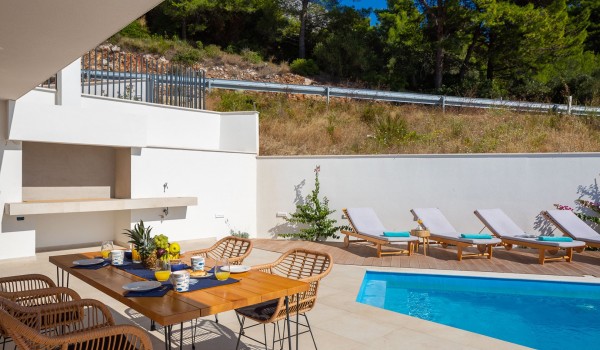 Outdoor dining area near pool of holiday luxury villa Azul in Makarska with sea view.