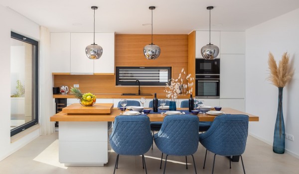 Dining table with utensils and fully equipped kitchen in Makarska luxury vila Azul with pool and sea view.