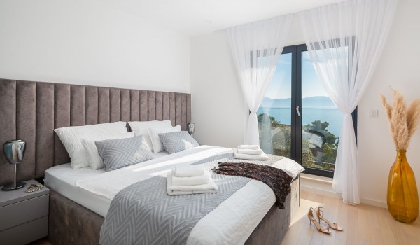 Spacious bedroom with King-size bed and en suite bathroom in luxury villla Makarska for vacation and rent.
