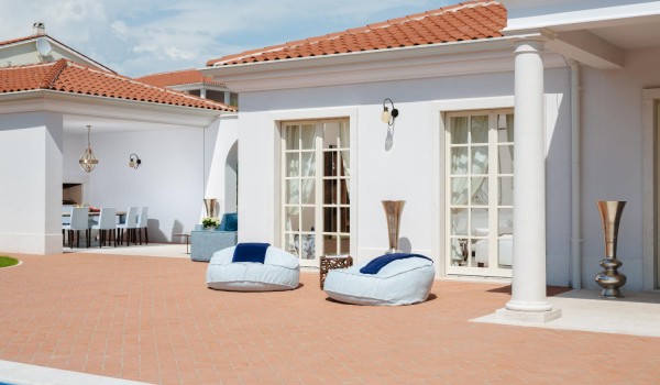 Outdoor terrace with deckchairs for sunbathing in the luxury villa Lea in the town of Vabriga in Istria