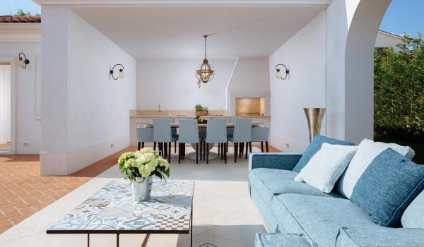 A sofa set with a coffee table and a coffee table with chairs in the luxury family villa Lea in Vabriga in Istria