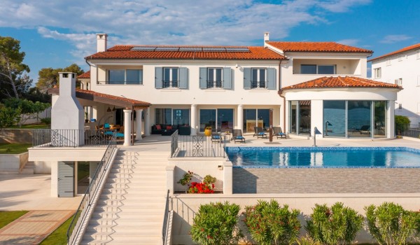 Croatia luxury villa Sea Whisper with private pool, sauna, jacuzzi and gym by the sea in Šibenik