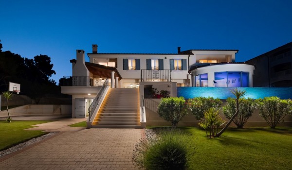 Croatia luxury villa Sea Whisper with private pool, sauna, jacuzzi and gym by the sea in Šibenik