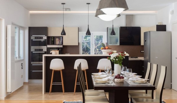 Kitchen and dining table on the ground floor of the Sibenik family villa for vacation by the sea in Sibenik