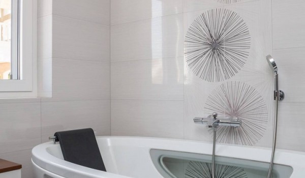 Bathtub in the bathroom of a Beachfront holiday villa with concierge service and indoor pool