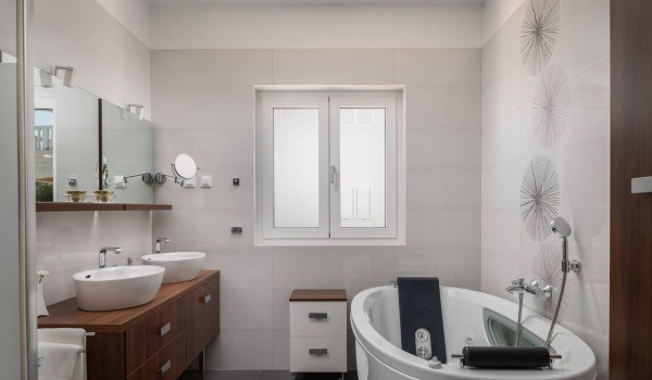 Bathtub in the bathroom of a Beachfront holiday villa with concierge service and indoor pool