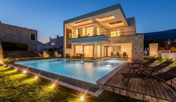 Luxusvilla Papillon Split mit Pool am Meer