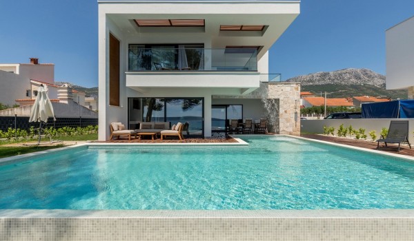 Croatian luxury family villa for vacation and rent with private infinity pool in Split