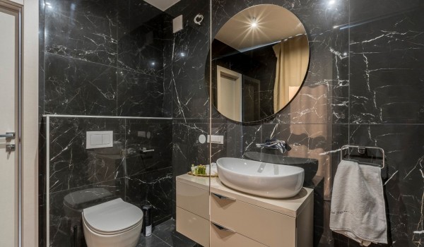Bathroom with marble flooring in the luxury family villa with pool and parking in Split with total privacy