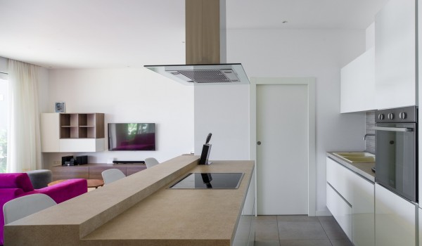 Elegant white kitchen with kitchen island on the ground floor of a luxury Ciovo villa for family vacation by the sea