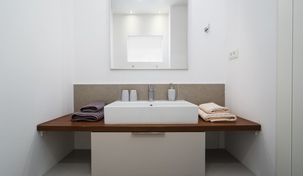 Sink in en suite bathroom of a luxury holiday villa for rent at the beach in Ciovo with total privacy