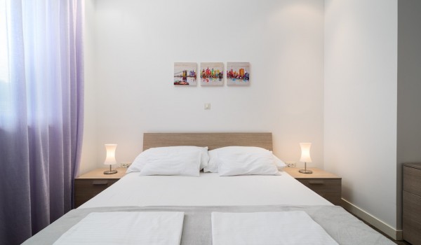 Double bed in a luxury beachfront villa with private pool and Wi-Fi in Ciovo with total privacy