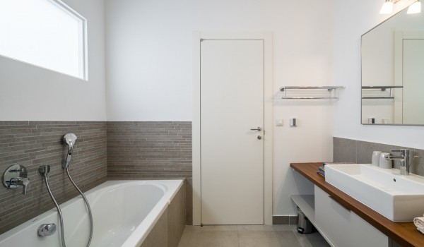 En suite bathroom with bathtub  in a bedroom of a luxury beachfront villa for vacation with friends in Ciovo