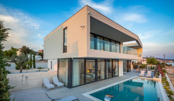 Элитная вилла Supreme Rogoznica 3 с подогреваемым бассейном около моря