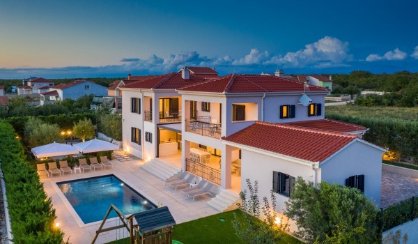 Luxury villa Primavera Sukosan with heated pool