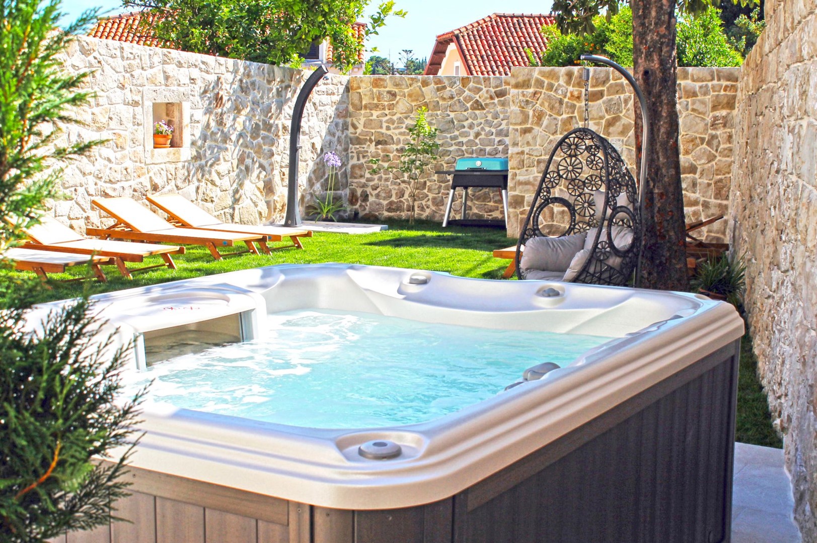 Private fenced property of the luxury Croatian villa Cavtat Iliria with jacuzzi and private garden in the center of Cavtat