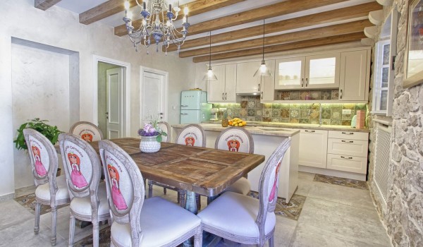 Spacious air-conditioned dining area and a fully equipped kitchen in a private holiday rental with a jacuzzi near Dubrovnik