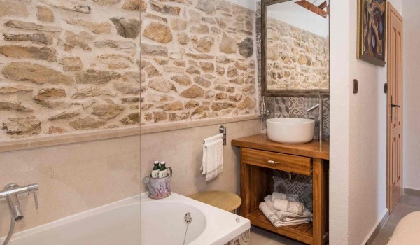 Bathtub in a bedroom of a luxury vacation villa with concierge service and parking