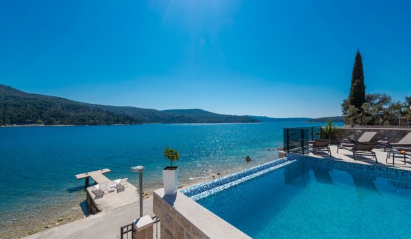 Luxury villa Dubrovnik Alegria with pool by the beach