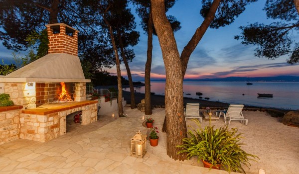 Outdoor grill on the terrace of the traditional beachfront villa with private parking on Brac island