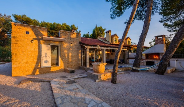 Luxury beachfront house Summer Retreat in beautiful bay on Brac island