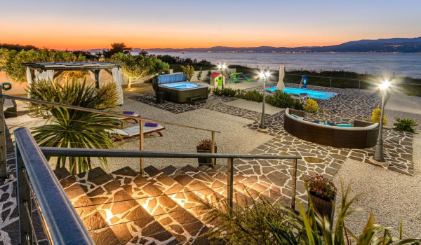 Luksuzna vila Seaside Heaven Supetar  s bazenom i jacuzzijem na Braču