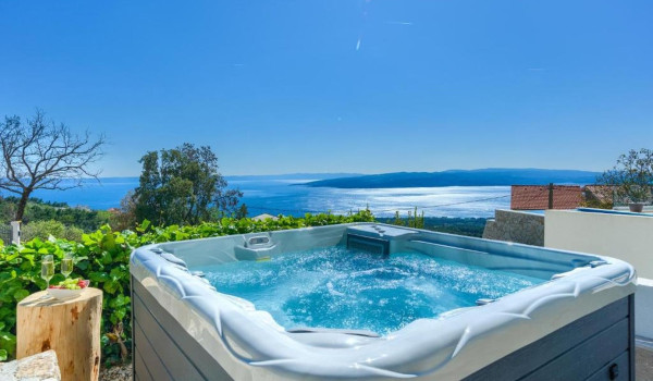 Jacuzzi with a view on the property of the Croatian luxury villa for family holidays White Diamond in Baška Voda