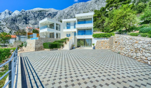 Private parking of the Croatian luxury villa for vacation and rental White Diamond in Baška Voda