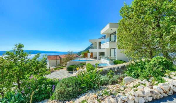 Private Croatian luxury villa for a perfect vacation with family or friends on the Adriatic coast in Croatia